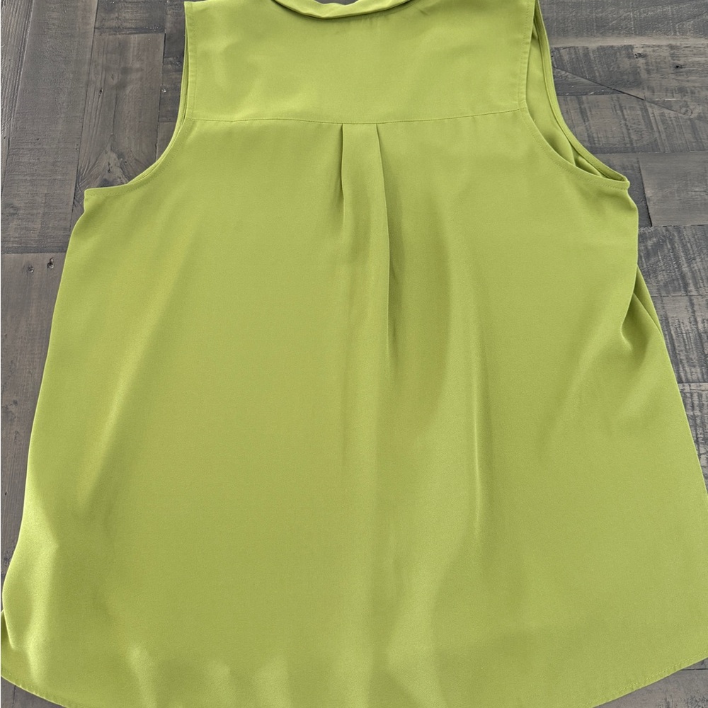 Fortune and Ivy Olive Green Sleeveless Button-Down Top - Picture 2 of 5